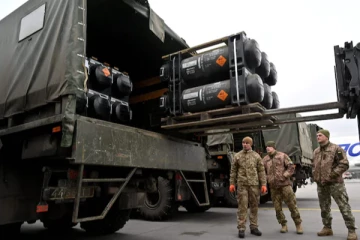 உக்ரைனுக்கு ராணுவ தளவாடங்கள் வழங்க உத்தரவிட்ட அதிபர்