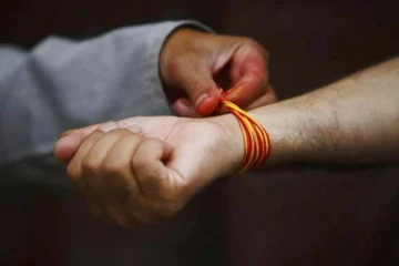 கோவில்களில் கொடுக்கப்படும் கயிறு! கையில் எத்தனை நாட்கள் இருக்க வேண்டும்?