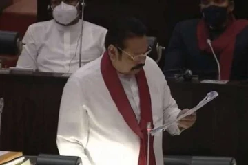 நாடாளுமன்றத்தில் இடம்பெற்ற ஆளும் கட்சி கூட்டத்தில் பிரதமர் செய்த செயல்!