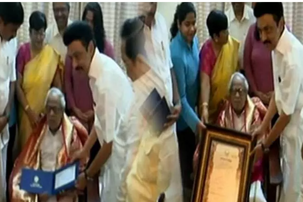 கலைஞர் நினைவு கலைத்துறை வித்தகர் விருது வழங்கினார் முதலமைச்சர் மு.க.ஸ்டாலின் | Kalaingar Birthday Award