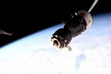 சர்வதேச விண்வெளி நிலையத்திலிருந்து பூமிக்கு புறப்பட்ட விண்வெளி வீரர்கள்