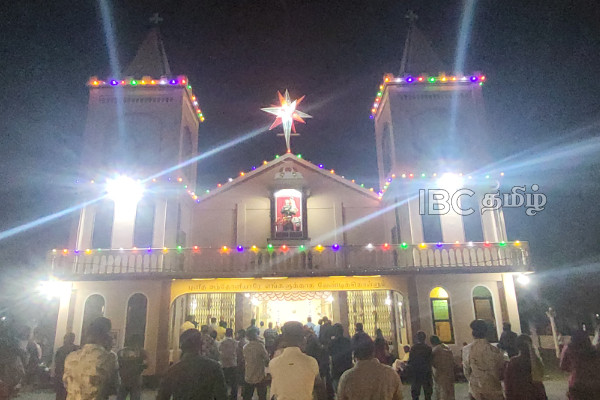 புத்தாண்டை முன்னிட்டு நல்லூரில் தீபம் ஏற்றி வழிபாடு | New Year Celebration 2026 In Sri Lanka புத்தாண்டை முன்னிட்டு நல்லூரில் தீபம் ஏற்றி வழிபாடு | New Year Celebration 2026 In Sri Lanka