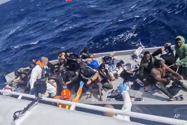 லிபியா, கிரேக்கத்தில் எட்டு உடல்கள் கண்டெடுப்பு... அதிகரிக்கும் மத்திய தரைக்கடல் இறப்பு எண்ணிக்கை | Eight Bodies Mediterranean Death Toll