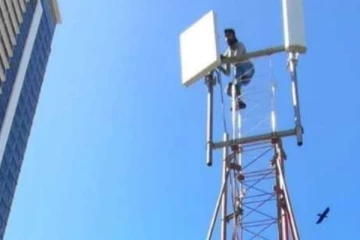 காலிமுகத் திடலில் நிறுவப்பட்ட வலையமைப்பு கோபுரத்தை அகற்றிய டயலொக்!