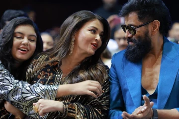 விருது விழாவில் ஐஸ்வர்யா ராய் மகள் செய்த காரியம்.. எல்லோரும் ஷாக்! வைரல் வீடியோ