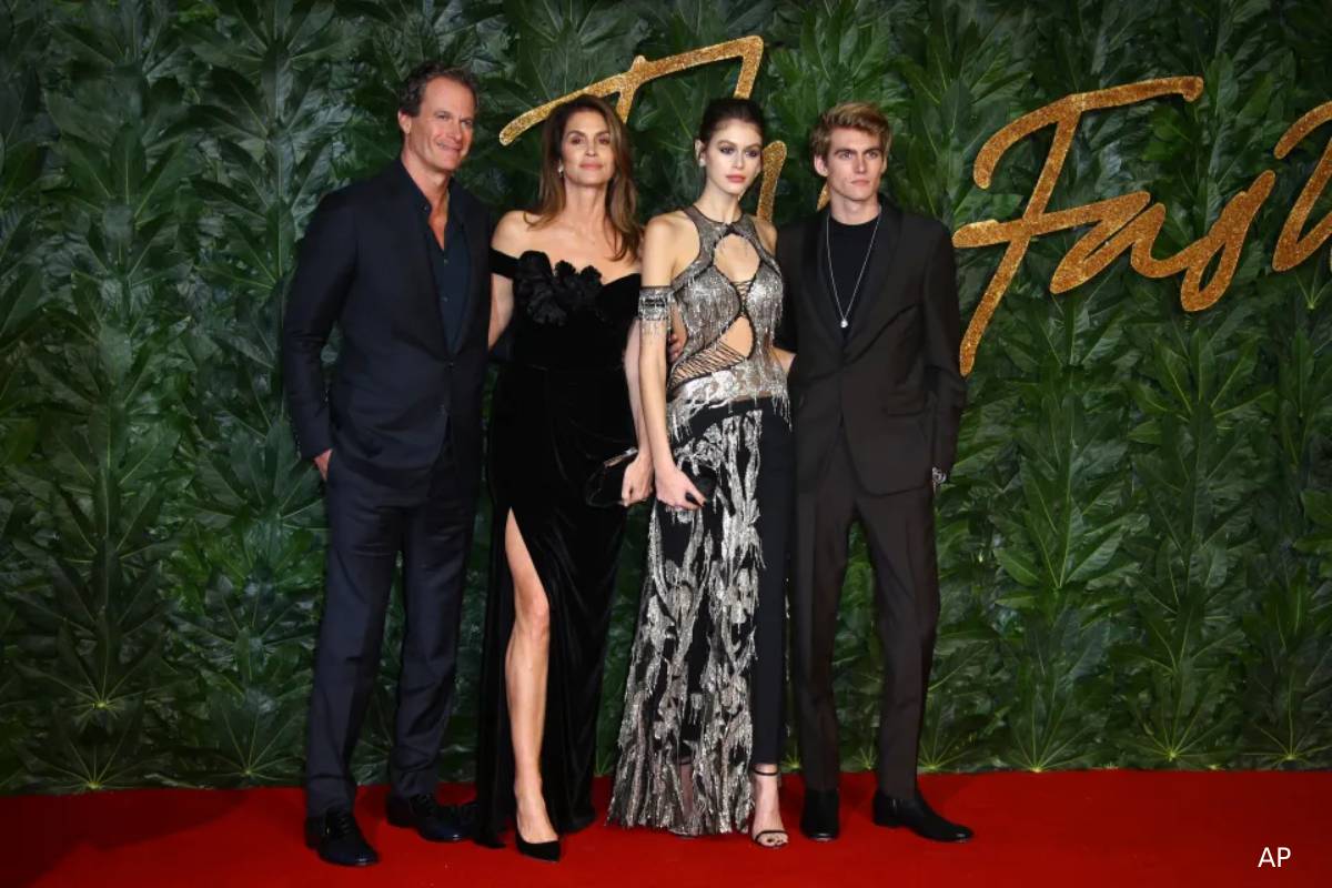 உலகப் புகழ் பெற்ற மொடலின் மகன்: 27 வயதில் மரணம் | Model Cindy Crawford Only Son Gerber Dies Aged 27 உலகப் புகழ் பெற்ற மொடலின் மகன்: 27 வயதில் மரணம் | Model Cindy Crawford Only Son Gerber Dies Aged 27