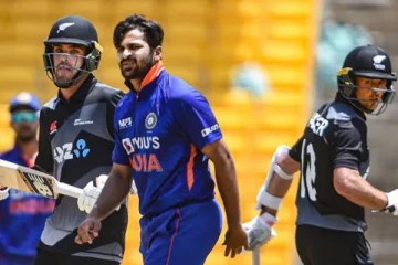 நியூசிலாந்தை புரட்டியெடுத்த ஷர்த்துல் தாக்கூர்! சிதறிய விக்கெட்டுகள்