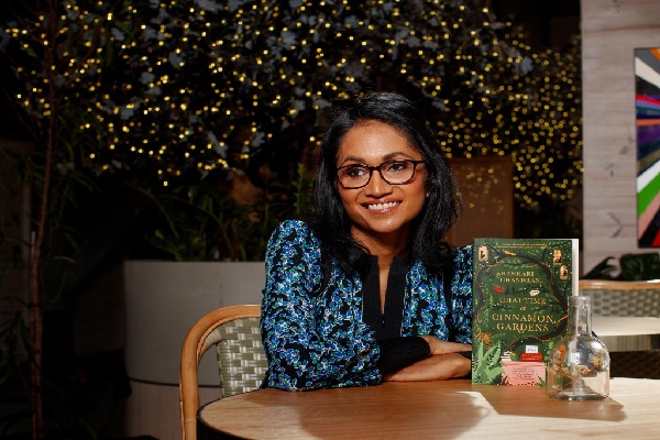 இலங்கை வம்சாவழி தமிழச்சிக்கு அவுஸ்திரேலியாவில் கிடைத்த உயரிய விருது | Sri Lankan Wins Australia S Biggest Literary Prize