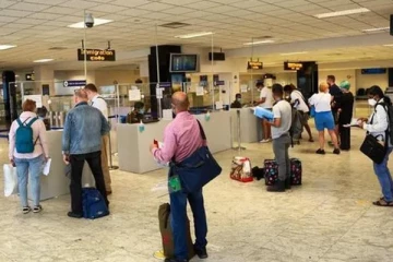 நாட்டைவிட்டு வெளியேறும் பெருமளவு இலங்கையர்கள்!