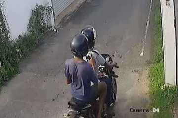 கொழும்பில்  பட்டப்பகலில் ஊரடங்கு மத்தியில் நடந்த திருட்டுச் சம்பவம்; காட்டிக்கொடுத்த சிசிடிவி!