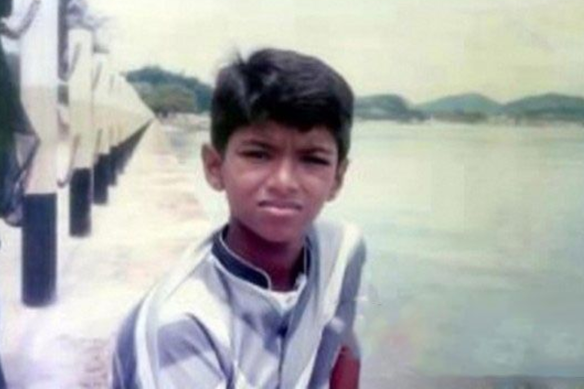 இந்த போட்டோவில் இருக்கும் பையன் யார் தெரியுமா? இன்று மிகப்பெரிய உச்சத்தில் இருக்கிறார்.. | Cm Vijay Childhood Photo