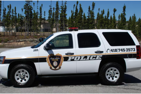 கனடாவில் பழங்குடியின மக்கள் வாழும் கிராமத்தில் துப்பாக்கிச் சூடு 2 பேர் பலி | Cree Nation Of Mistissini In Lockdown