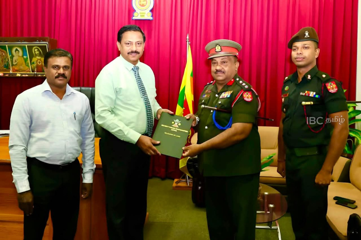 யாழில் பாதுகாப்பு படையினர் வசமிருந்த 187.56 ஏக்கர் காணி விடுவிப்பு! | Land Release Held By Security Forces In Kks Jaffna யாழில் பாதுகாப்பு படையினர் வசமிருந்த 187.56 ஏக்கர் காணி விடுவிப்பு! | Land Release Held By Security Forces In Kks Jaffna