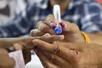 ඡන්ද මධ්‍යස්ථානවල පස්වරු දෙක වන විට සිදුව ඇති දේ...