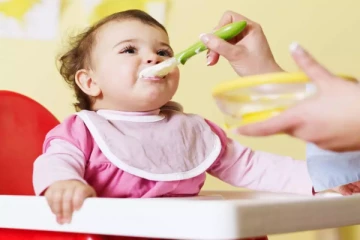 குழந்தை ஆரோக்கியமாக வளர வேண்டுமா? 6 மாதத்திலிருந்து இந்த உணவுமுறையை பின்பற்றுங்கள்