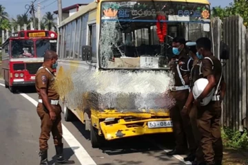 බස් රථ දෙකක් එකිනෙක ගැටෙයි..23ක් රෝහලට යවයි..(PHOTOS)