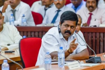 டக்ளஸ் தேவானந்தாவுக்கு சபையில் வைத்து பதிலடி கொடுத்த சிறீதரன்