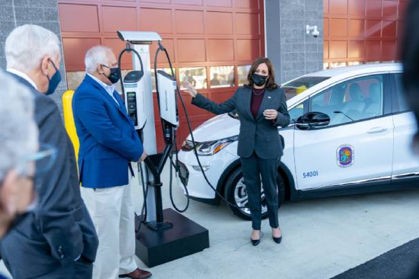 மின்சார வாகனம் சார்ஜிங் செயல் திட்டத்தை அரம்பித்து வைத்தார் அமெரிக்க துணை ஜனாதிபதி! | Electric Vehicle Charging Open Kamala Harris
