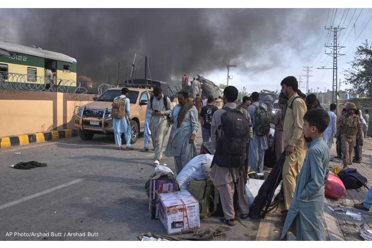train attack in pakistan 30 killed train attack in pakistan 30 killed