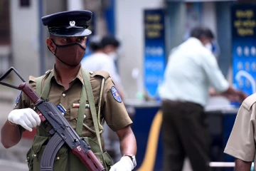 பெண்ணொருவரை தள்ளிவிட்ட இருவர் கைது!