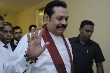 பதவியிலிருந்து மஹிந்தவை வெளியேற்ற குடும்பத்தினரே செய்யும் சதித் திட்டம்! பரபரப்புத் தகவலை வெளியிட்ட சிங்கள ஊடகம்