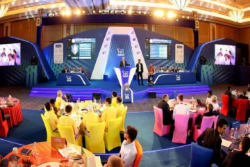 IPL2022; இந்தியாவில் இந்த 2 நகரத்தில் நடக்குமாம்.. அதிக விலைக்கு போகும் சிஎஸ்கே வீரர் இவரா?