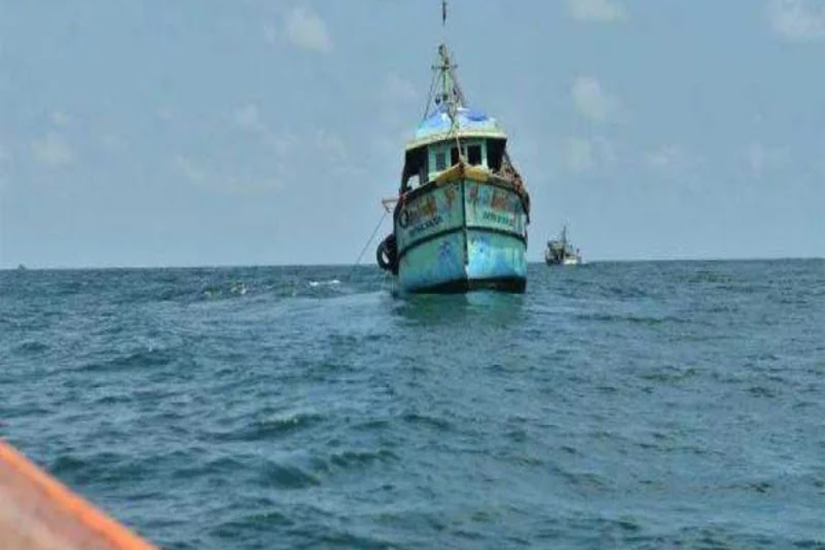 அத்துமீறிய மீன்பிடியில் ஈடுபட்ட இந்திய மீனவர்கள் கைது | Indian Fishermen Arrested For Illegal Fishing