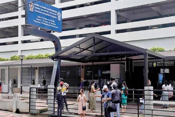 வெளிநாடுகளுக்கு செல்ல சொத்துக்களை விற்பனை செய்யும் மக்கள்