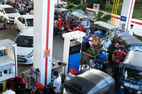 விசுவமடு எரிபொருள் நிரப்பு நிலைய ஊழியர்கள் மீது தாக்குதல்(Video) | Attack Vishwamadu Station Staff Shutting Station விசுவமடு எரிபொருள் நிரப்பு நிலைய ஊழியர்கள் மீது தாக்குதல்(Video) | Attack Vishwamadu Station Staff Shutting Station