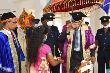 யாழ்.பல்கலைக்கழகத்தின் 35 ஆவது பொது பட்டமளிப்பு விழா ஆரம்பம்(Photos)