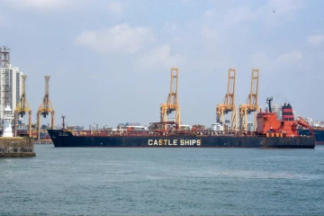 இந்தியாவிடமிருந்து மற்றுமொரு அவசர உதவி : 36 ஆயிரம் மெற்றிக் தொன் எரிபொருளுடன் கொழும்புக்கு வந்த கப்பல்