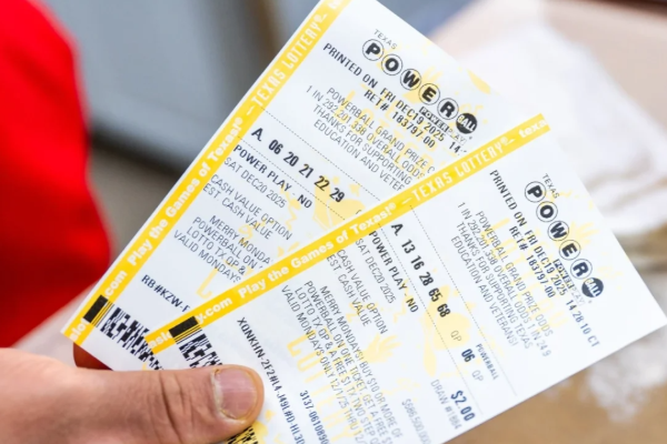 வெறும் 2 டொலரில் 1.8 பில்லியன் டொலர் ஜாக்பொட்; அமெரிக்க லொத்தர் வரலாற்றில் அதிஸ்டம்! | Lucky Powerball Wins 18 Billion Jackpot Christmas