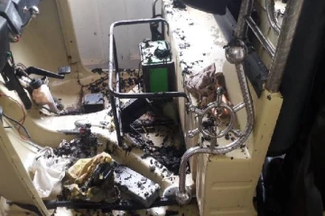 அராலியில் வன்முறைக் குழு அட்டூழியம்! - ஓட்டோவுக்கும் தீ வைப்பு
