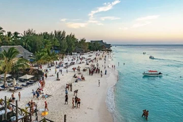 200% உயர்ந்த பீரின் விலை.., மதுபானங்கள் தட்டுப்பாட்டால் சுற்றுலாப் பயணிகள் அதிர்ச்சி