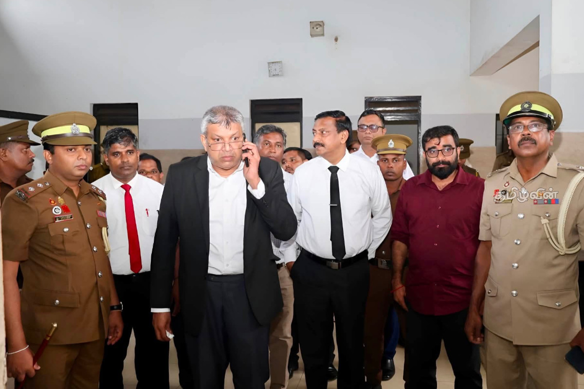 நாட்டில் வெடித்த சிறைச்சாலை மோதல் - யாழில் கள ஆய்வு செய்த நீதியமைச்சரின் முக்கிய கோரிக்கை | Justice Minister Conducts Inspection In Jaffna நாட்டில் வெடித்த சிறைச்சாலை மோதல் - யாழில் கள ஆய்வு செய்த நீதியமைச்சரின் முக்கிய கோரிக்கை | Justice Minister Conducts Inspection In Jaffna