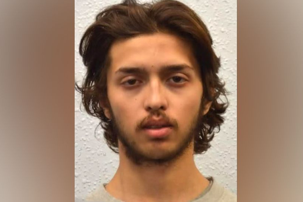 இங்கிலாந்து ராணியை கொல்ல விரும்பிய பயங்கரவாதி சுட்டுக்கொலை | Uk Attacker Killed Had Vowed To Kill The Queen