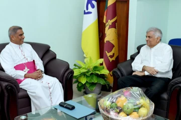 ජනපති අද විශේෂ අයෙකු හමුවෙයි