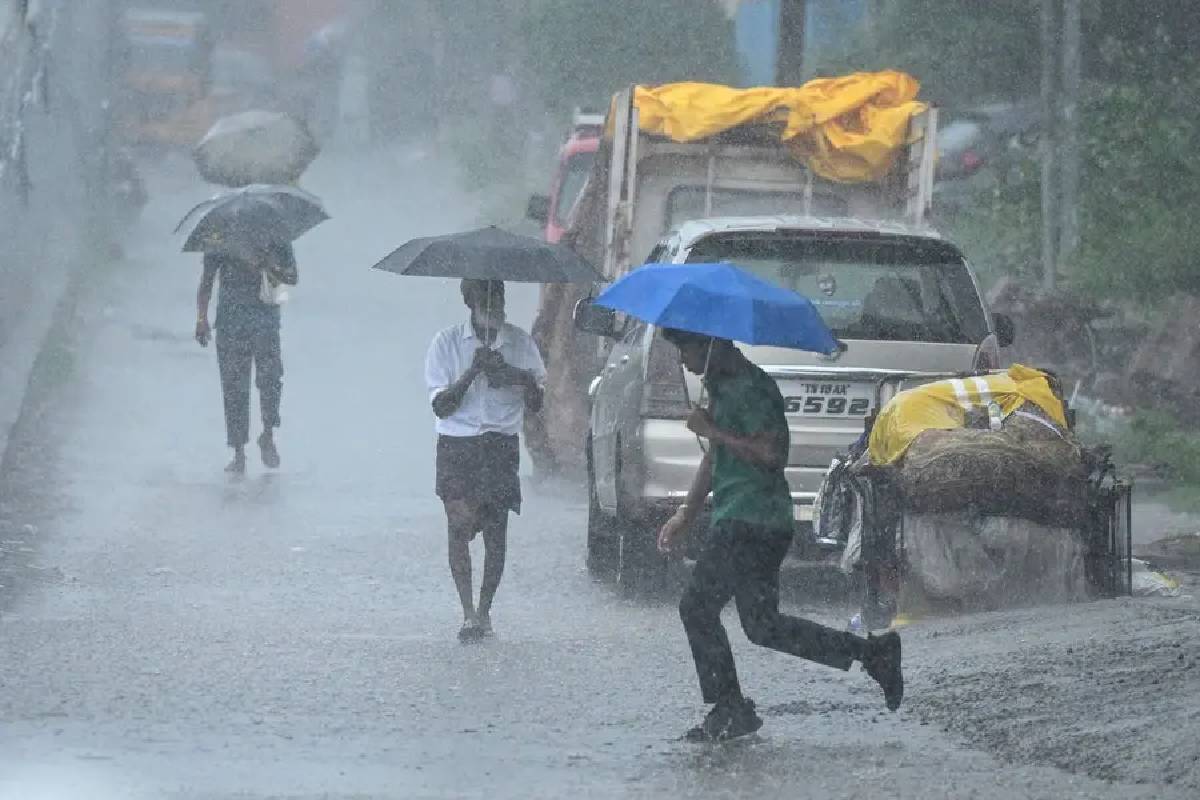 இன்றும் நாட்டில் பல பகுதிகள் கனமழை..! கொழும்பு மக்களுக்கு விடுக்கப்பட்ட அறிவுறுத்தல் | Weather Forecast For Today