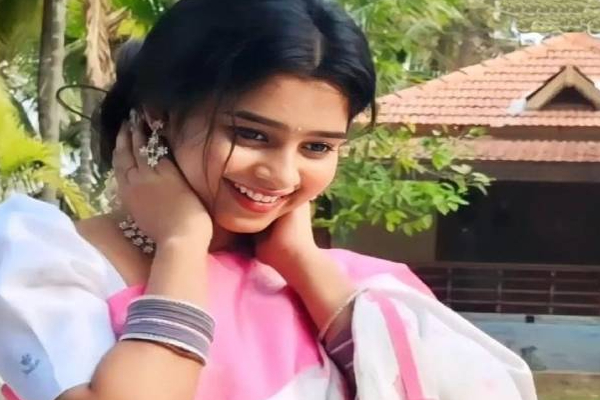 நாளுக்கு நாள் அழகாகி கொண்டே போகும் இலங்கைப் பெண் ஜனனி! வைரல் புகைப்படம் | Sri Lankan Girl Janani Latest Photos Mothers Day
