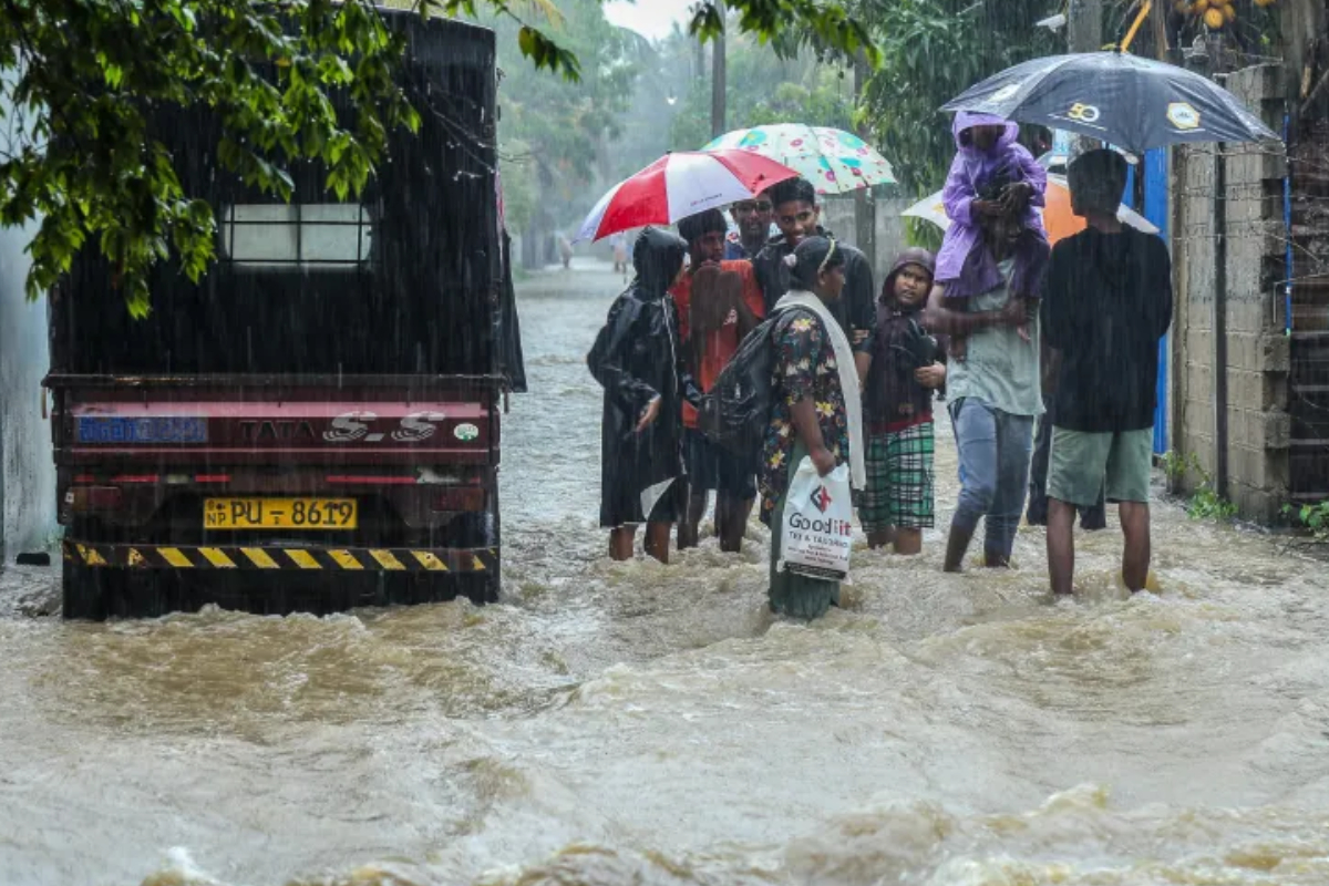 தொடரும் மோசமான வானிலை - சுமார் 3500 பேர் பாதிப்பு | About 3 500 People Affected By The Severe Weather