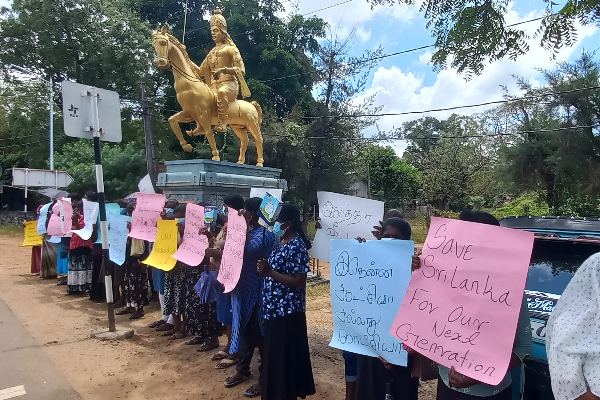 யாழ். சங்கிலியன் சிலை முன்றலில் ஆர்ப்பாட்டம் (படங்கள்) - ஐபிசி தமிழ்