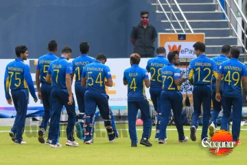 එක පැත්තකින් සනත් ජයසූරිය අනිත් පැත්තෙන් සල්ලි ප්රශ්න, මේ දෙකට හිරවෙලා ක්රිකට් ටීම් එක පිල් තුනකට බෙදිලා