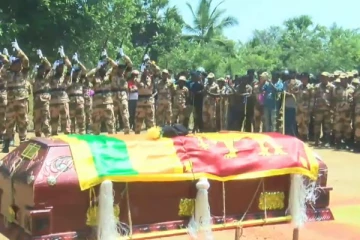 முல்லைத்தீவில் இராணுவ மரியாதையுடன் அடக்கம் செய்யப்பட்ட தமிழர்