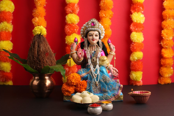 வெள்ளிக்கிழமைகளில் இதனை செய்தால் கூரை வீட்டில் வாழ்பவர்களும் குபேரர்கள் ஆகலாம்! | Spiritual Friday Mahalakshmi Vazhipadu