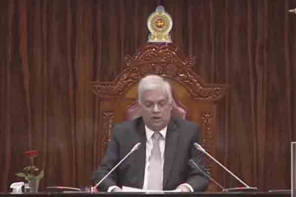 இருளுக்கு சாபமிடுவதைவிட, ஒரு விளக்கையாவது ஏற்றுவோம்: ஜனாதிபதி ரணில் | Cursing The Darkness Light At Least One Lamp