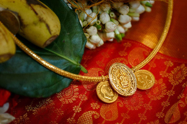யாழில் வீடு புகுந்து நள்ளிரவில் இடம் பெற்ற கொள்ளை | Robbery Occurred House Marriage Ended In Jaffna