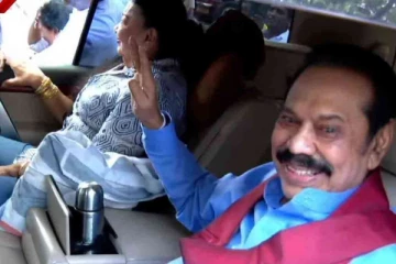 மகிந்த வெளியேறும் முன் நடந்த அதிர்ச்சி சம்பவங்கள் ; கதறி அழுத பெண்