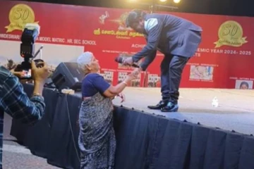 அடேங்கப்பா மதுரை முத்துவிற்கு இப்படிபட்ட ரசிகையா.. முத்த மழை