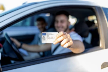 பிரான்ஸில் சாரதி அனுமதி பத்திரத்தில் ஏற்படவுள்ள மாற்றம்! இளைஞர்களுக்கு மகிழ்ச்சி!