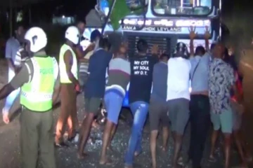 இரவு ஏற்பட்ட பயங்கர விபத்து சம்பவம்... இருவருக்கு நேர்ந்த நிலை!